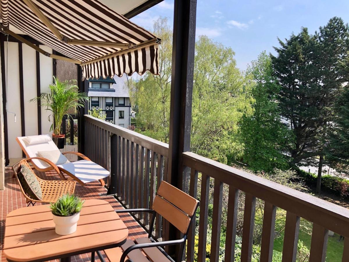 Beau Studio Terrasse Vue Jardin - A 2 Pas De La Mer Apartment Deauville Exterior photo