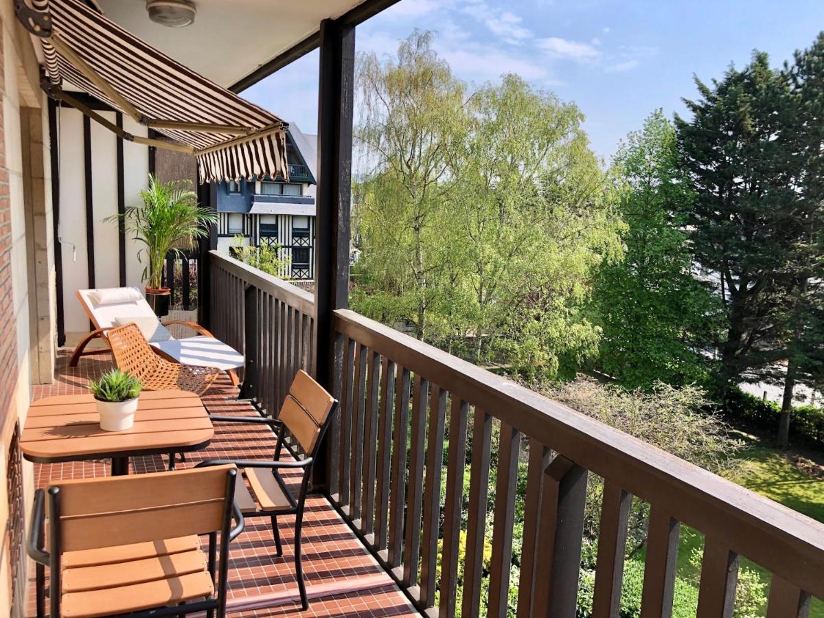 Beau Studio Terrasse Vue Jardin - A 2 Pas De La Mer Apartment Deauville Exterior photo